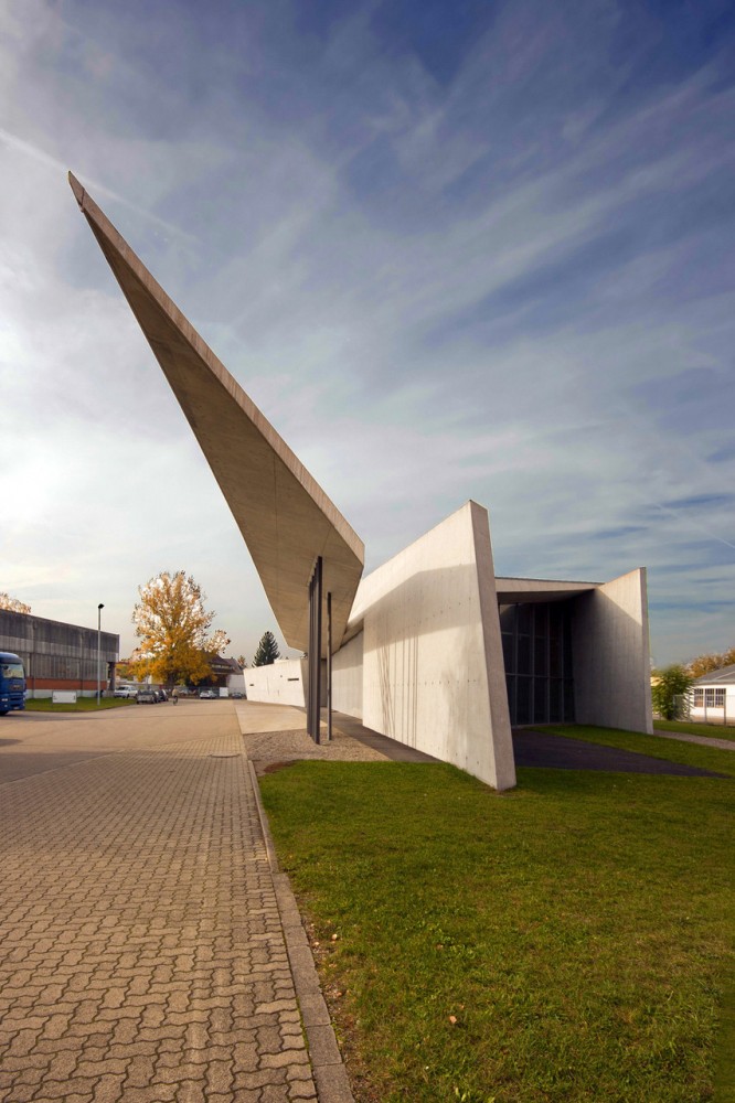 AD Classics: Vitra Fire Station / Zaha Hadid
