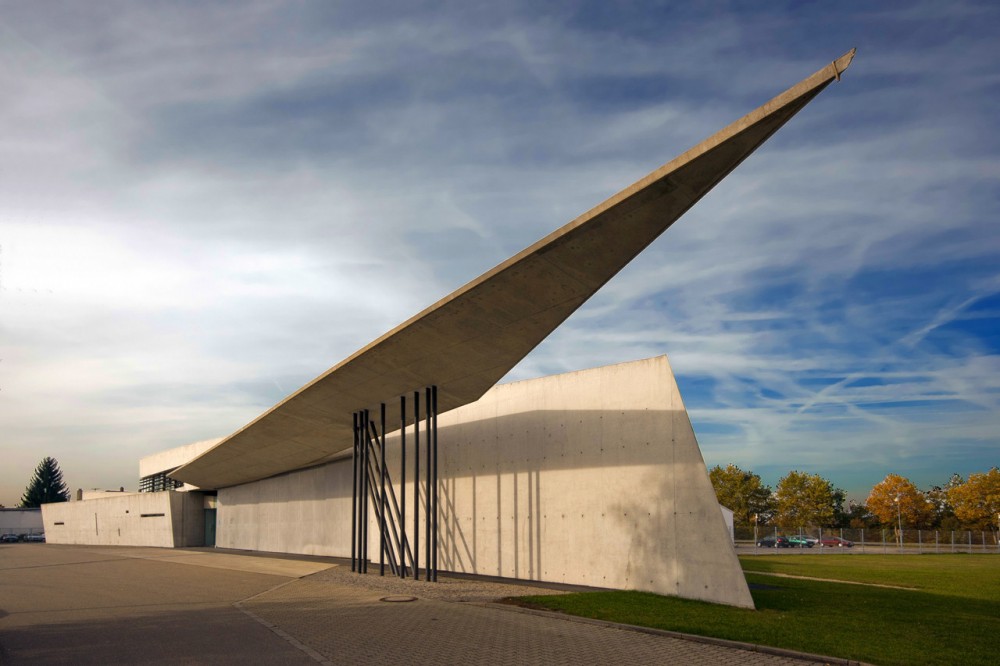 AD Classics: Vitra Fire Station / Zaha Hadid