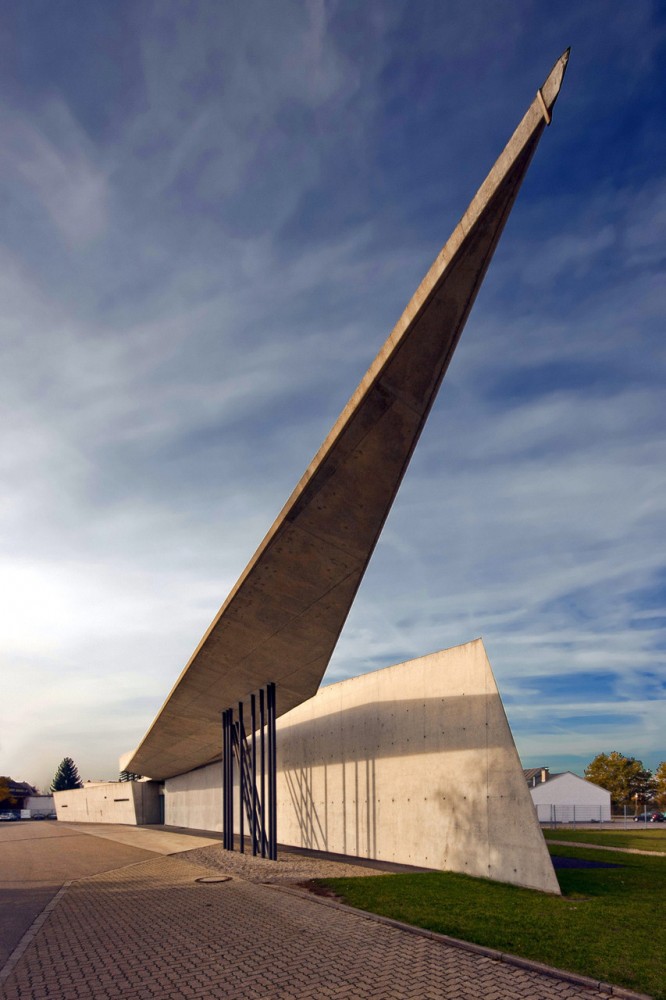 AD Classics: Vitra Fire Station / Zaha Hadid