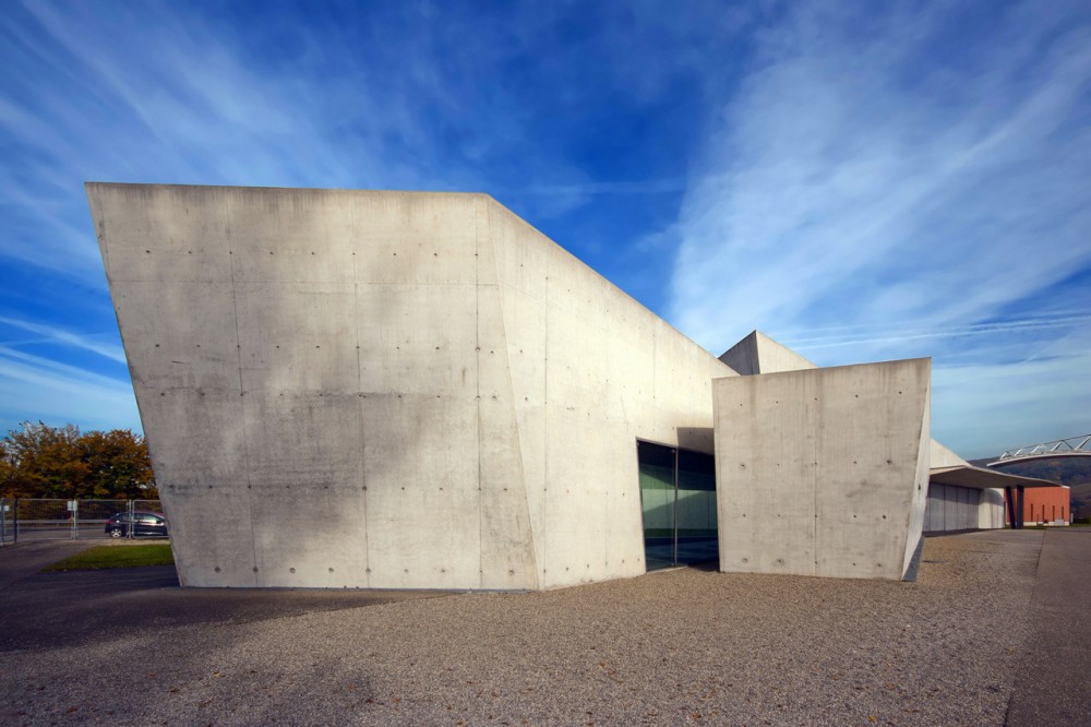 AD Classics: Vitra Fire Station / Zaha Hadid