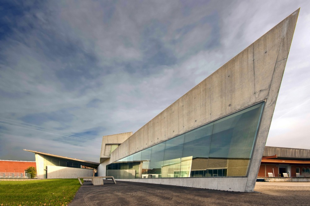 AD Classics: Vitra Fire Station / Zaha Hadid