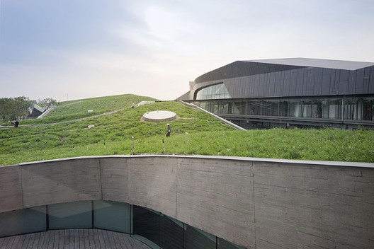 Giant Interactive Group Corporate Headquarters / Morphosis Architects