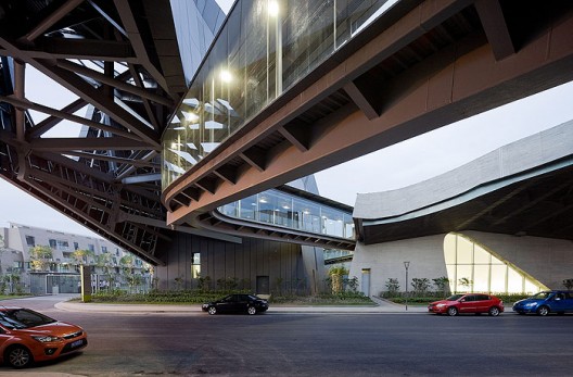 Giant Interactive Group Corporate Headquarters / Morphosis Architects