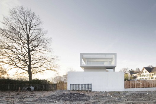 Lakeside House In Zurich / e2a