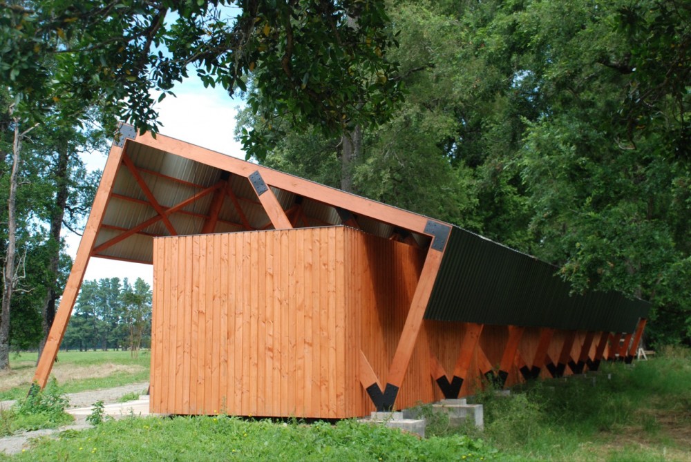 Los Leones Stables / Pablo Lamarca & Tomás Swett