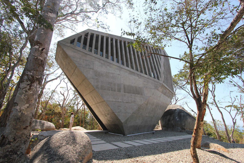 Sunset Chapel / BNKR Arquitectura