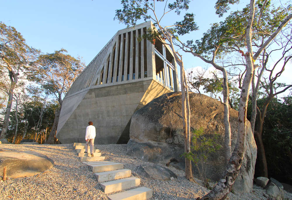 Sunset Chapel / BNKR Arquitectura © Esteban Suárez Sunset Chapel / BNKR Arquitectura © Esteban Suárez