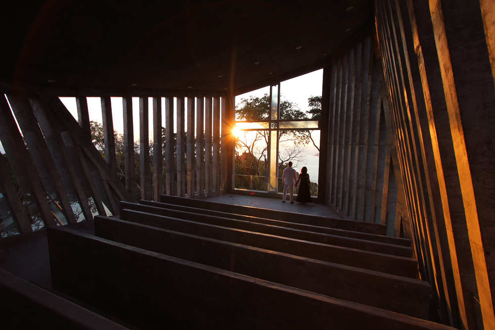 Sunset Chapel / BNKR Arquitectura
