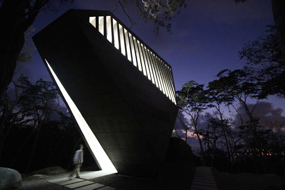 Sunset Chapel / BNKR Arquitectura © Esteban Suárez