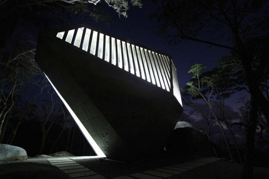 Sunset Chapel / BNKR Arquitectura