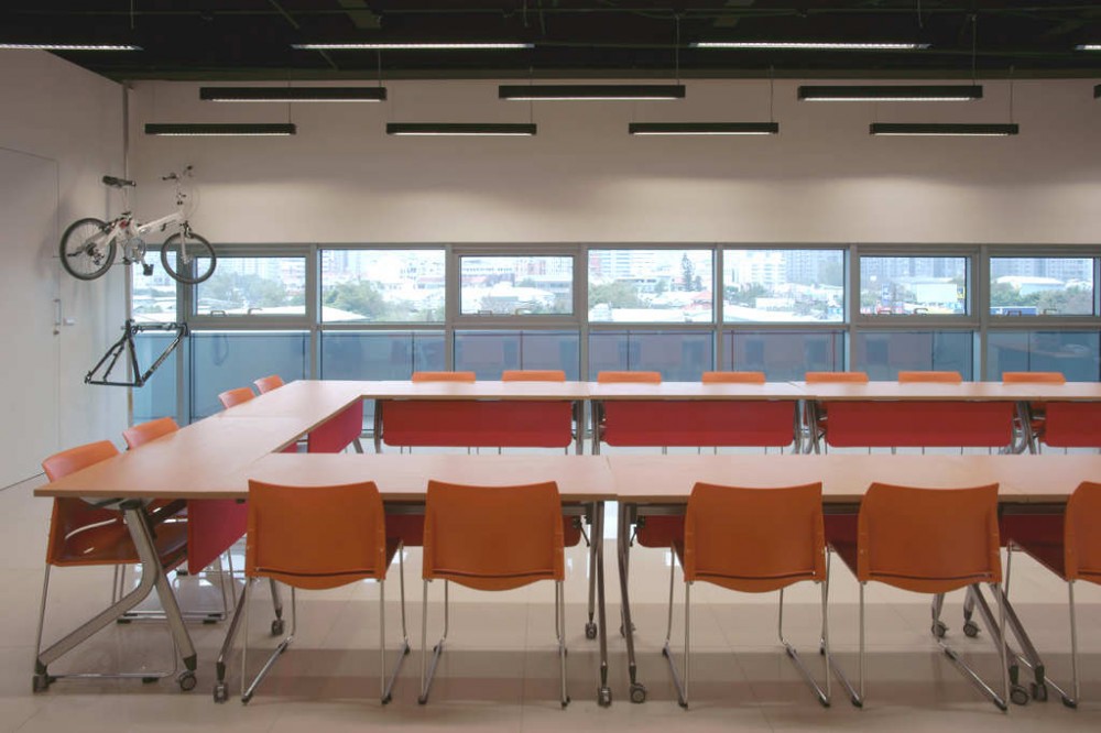 Giant Headquarter Building / Studiobase Architects + Reborn Studio
