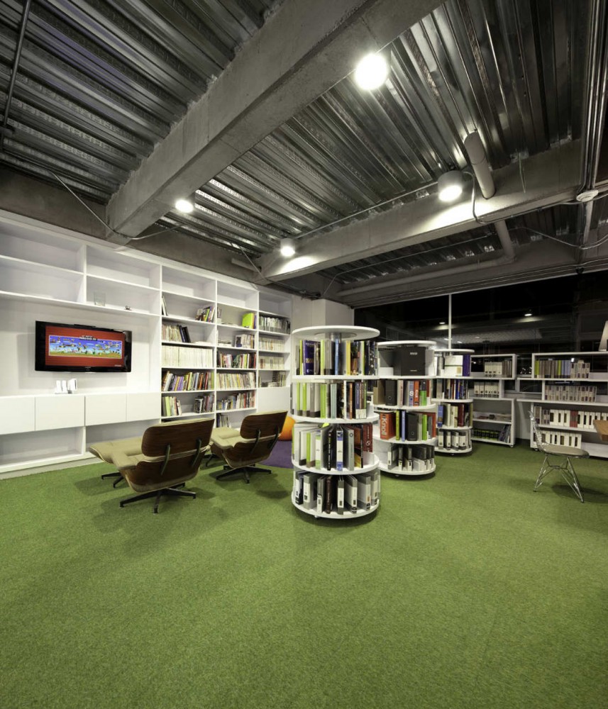 AeI Headquarters / Arquitectura e Interiores