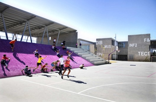 Rafal Secondary School / Grupo Aranea