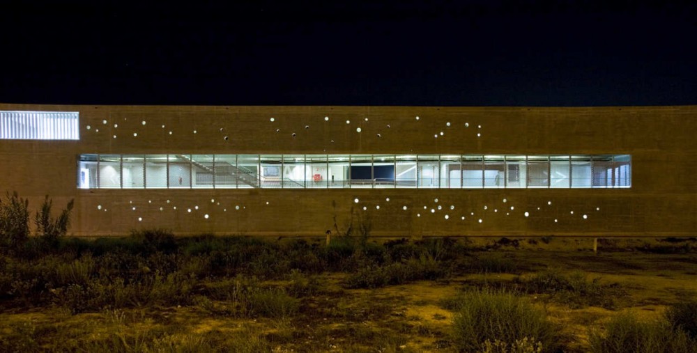Rafal Secondary School / Grupo Aranea