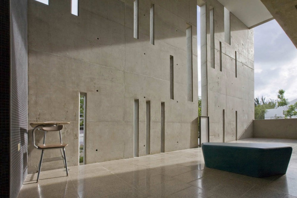 University of Puerto Rico General Studies Building / Toro Ferrer Arquitectos