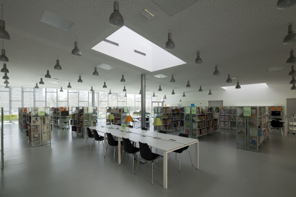 Media Library and Cultural Centre / Barbotin + Gresham Architects