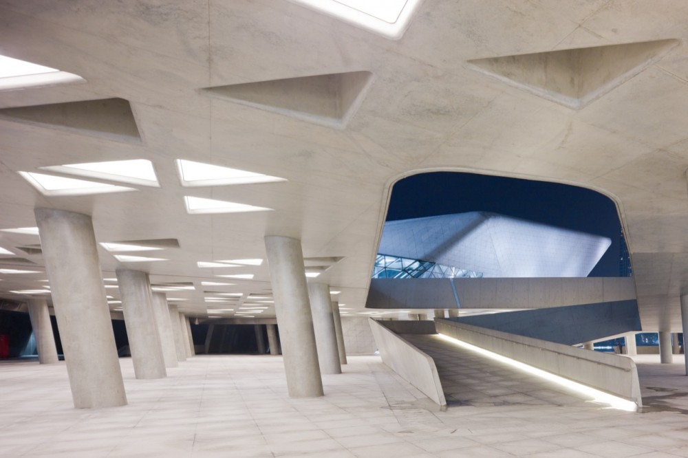 Guangzhou Opera House / Zaha Hadid Architects