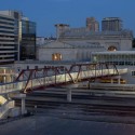 Freight House Pedestrian Bridge / BNIM Freight House Pedestrian Bridge / BNIM © Assassi
