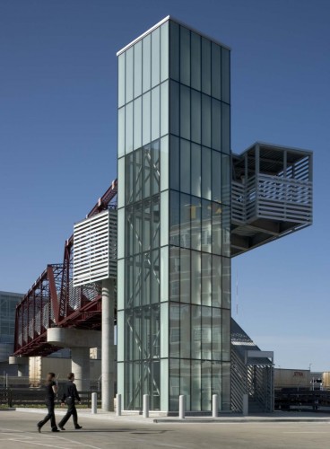 Freight House Pedestrian Bridge / BNIM