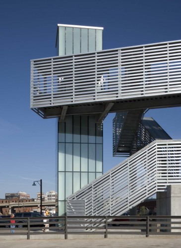 Freight House Pedestrian Bridge / BNIM