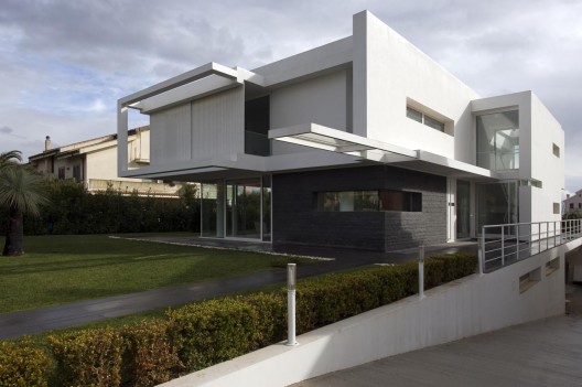 Villa PM / Architrend Architecture