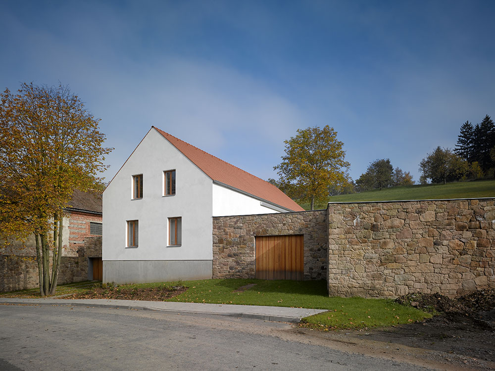 Family House in Malá Lhota / Jarousek Rochová Architekti