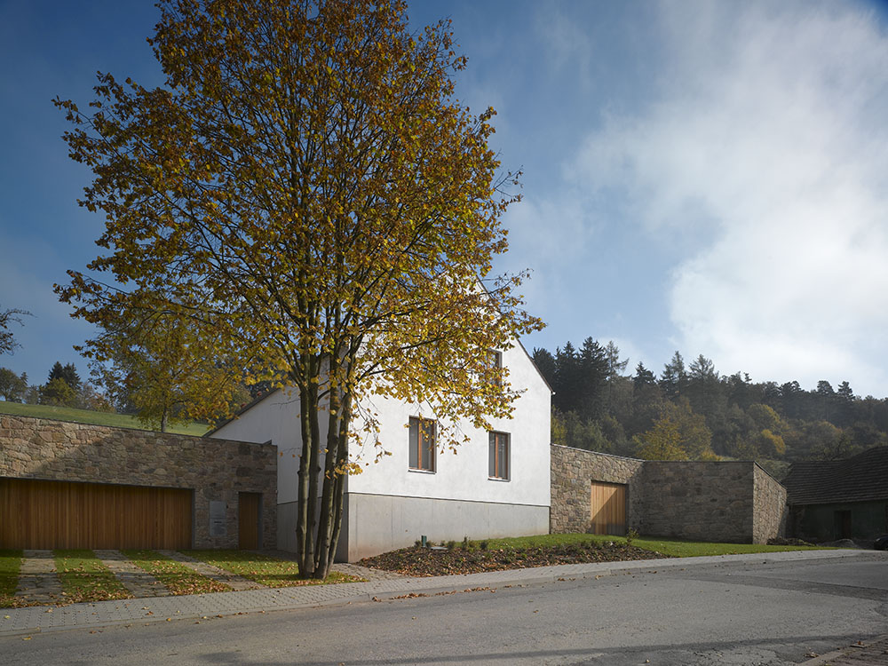 Family House in Malá Lhota / Jarousek Rochová Architekti