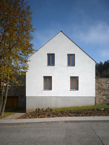Family House in Malá Lhota / JRA . Jarousek.Rochová.architekti