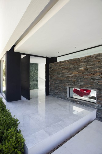 Carrara House / Andres Remy Arquitectos