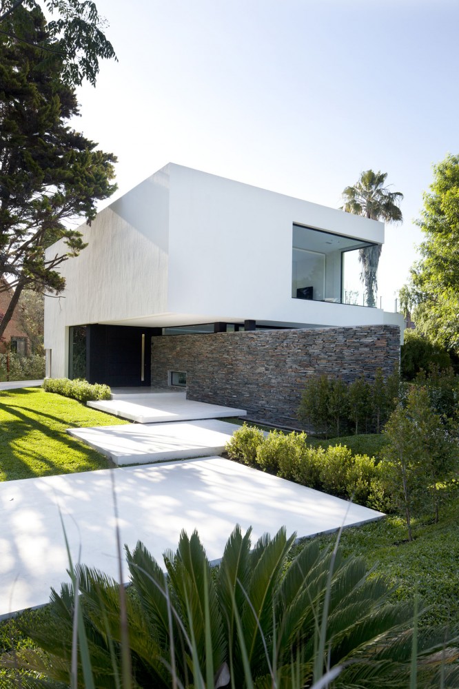 Carrara House / Andres Remy Arquitectos