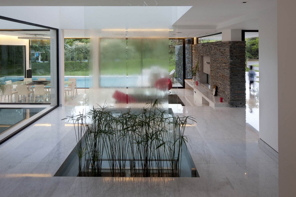 Carrara House / Andres Remy Arquitectos