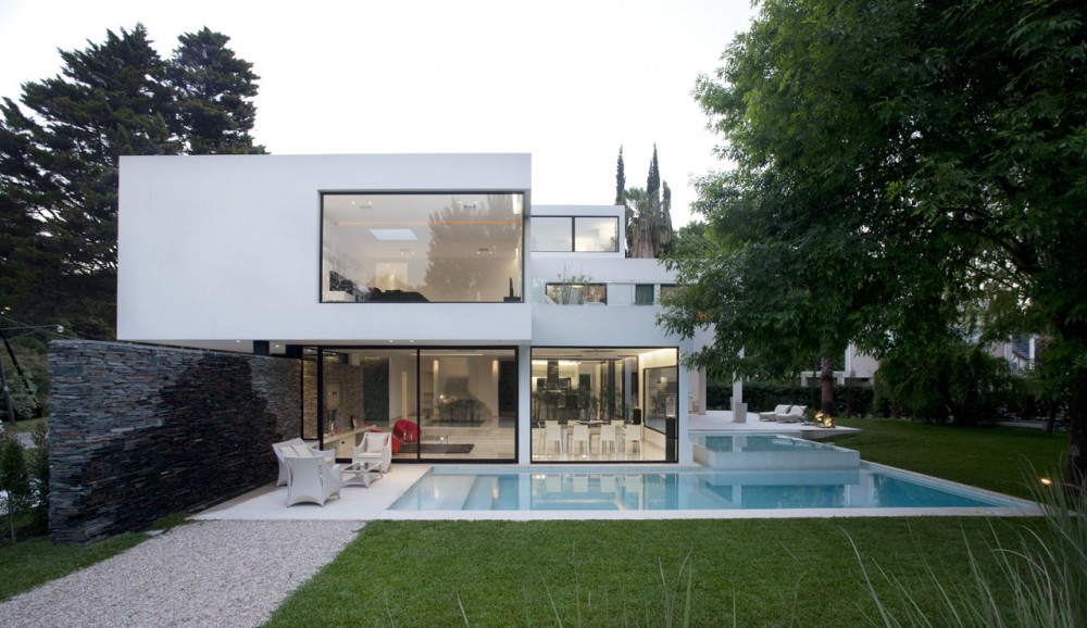 Carrara House / Andres Remy Arquitectos