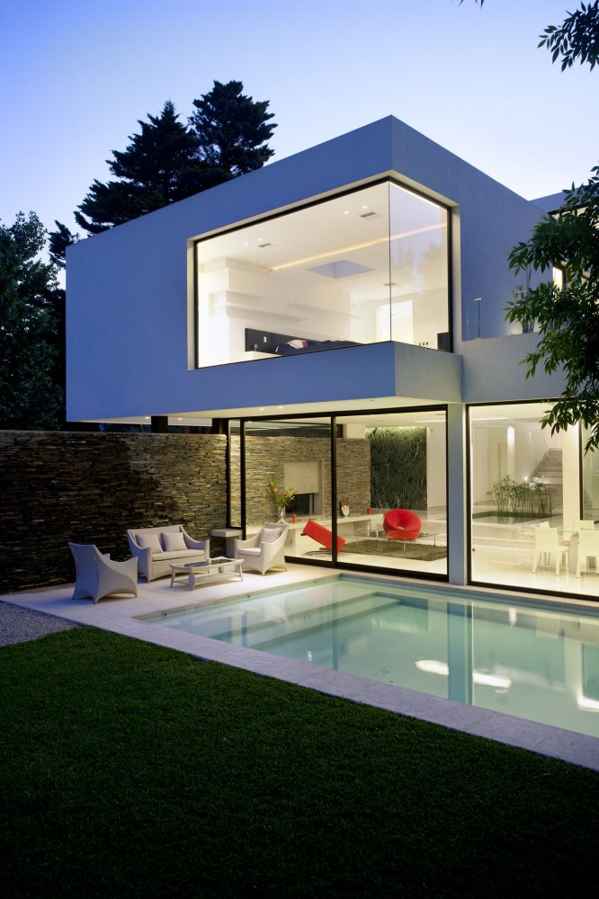 Carrara House / Andres Remy Arquitectos