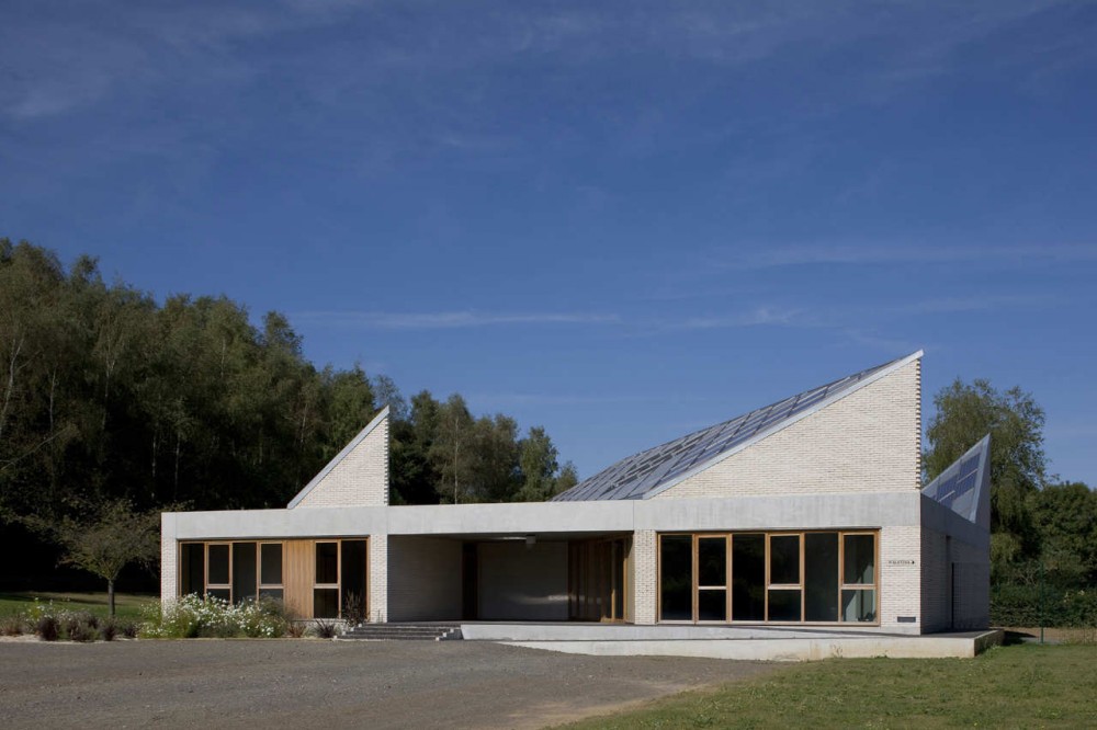 Caen Services Building / RemingtonStyle