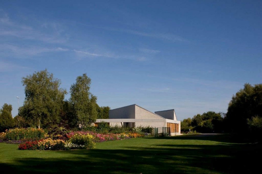 Caen Services Building / RemingtonStyle
