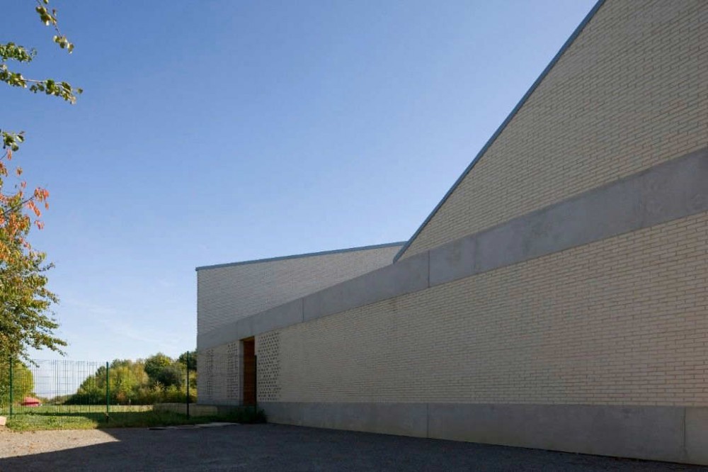 Caen Services Building / RemingtonStyle