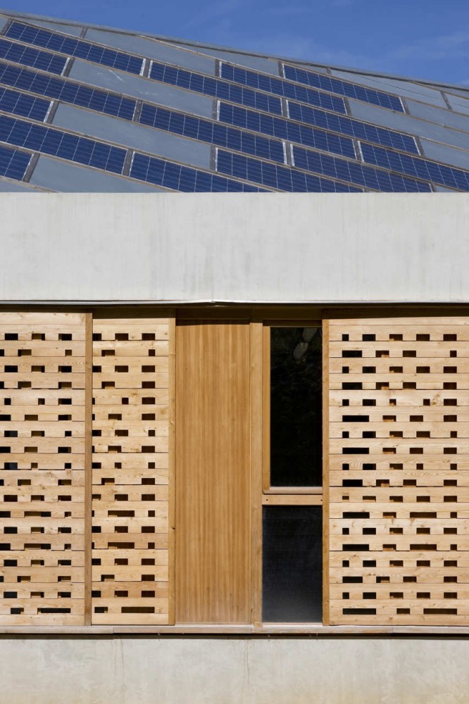 Caen Services Building / RemingtonStyle