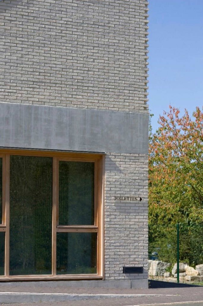 Caen Services Building / RemingtonStyle