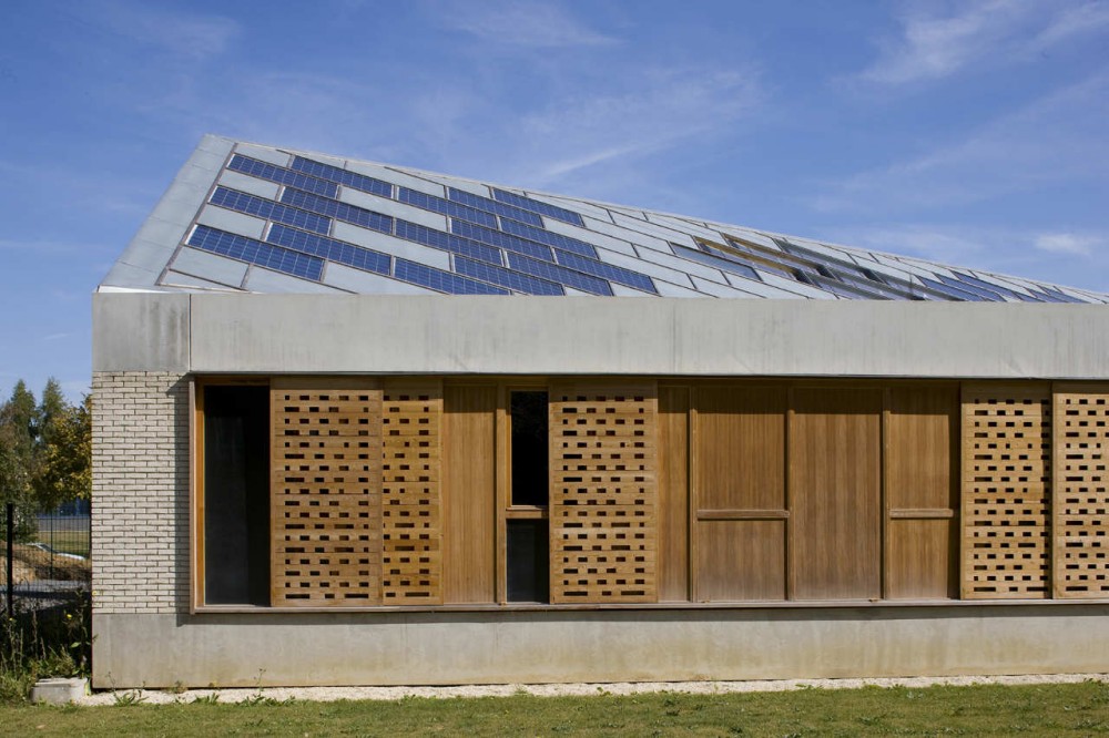 Caen Services Building / RemingtonStyle
