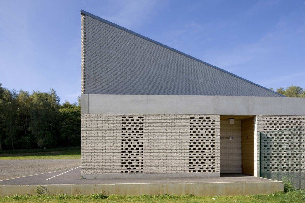Caen Services Building / RemingtonStyle