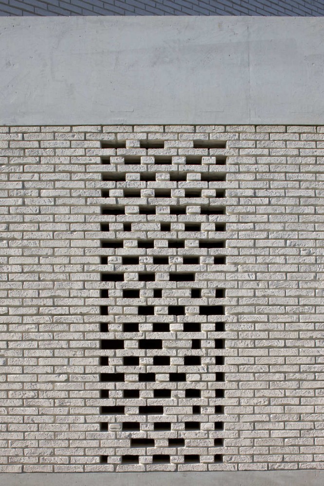 Caen Services Building / RemingtonStyle
