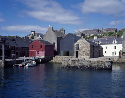 The Pier Arts Centre / Reiach And Hall Architects