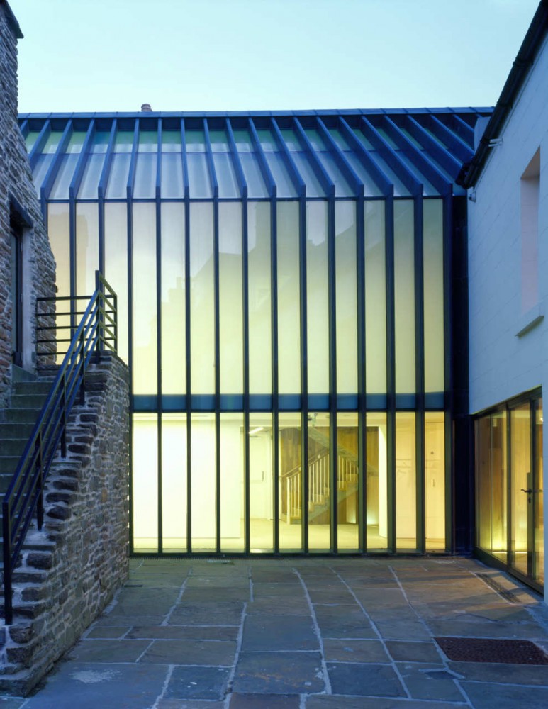The Pier Arts Centre / Reiach and Hall Architects