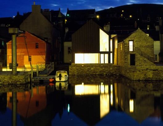 The Pier Arts Centre / Reiach And Hall Architects