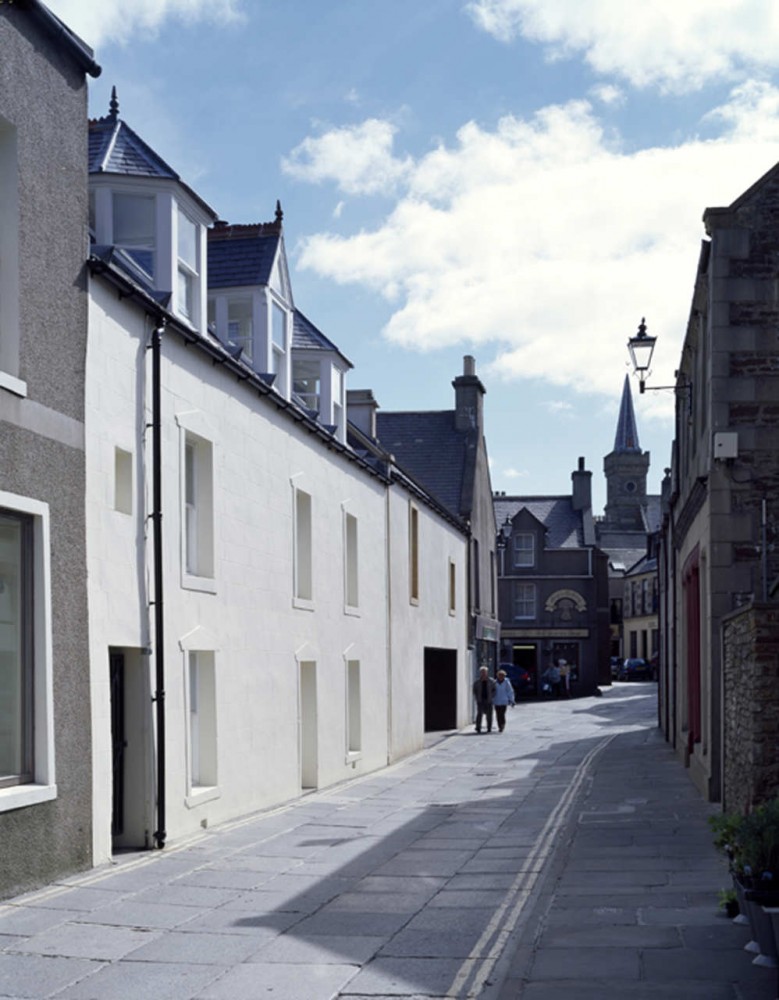The Pier Arts Centre / Reiach and Hall Architects