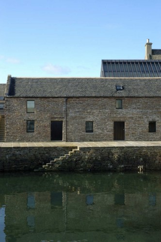 The Pier Arts Centre / Reiach And Hall Architects