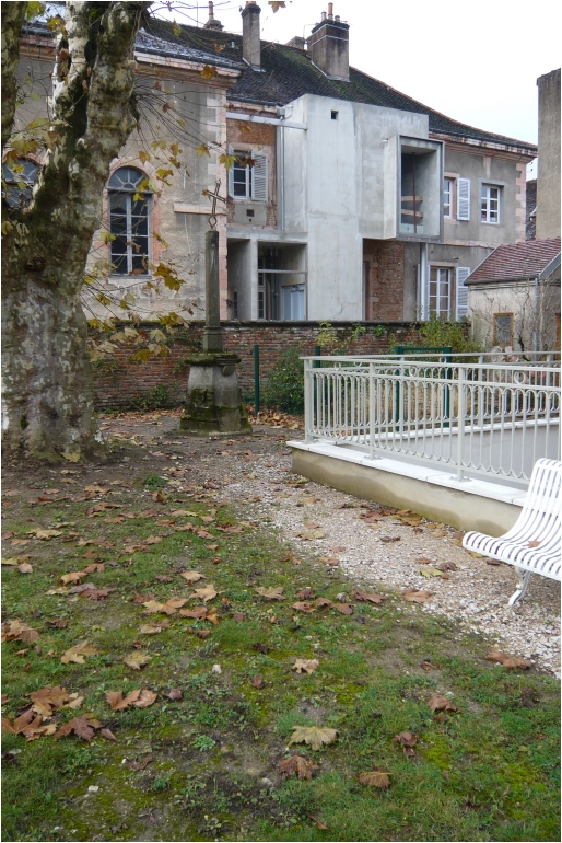 Elevator In Burgundy / Arcad’26