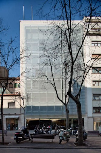 Building Department Of The Mutual Asepeyo / Ventura Valcarce Arquitecto