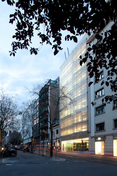 Asepeyo Building / Ventura Valcarce Arquitecto