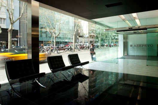 Building Department Of The Mutual Asepeyo / Ventura Valcarce Arquitecto